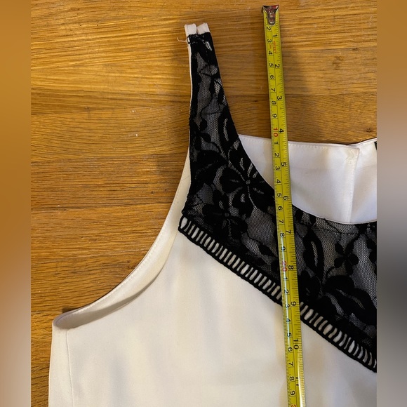 *last chance* Buckle Boutique | Women’s white tank top w/ black lace overlay - Picture 7 of 16